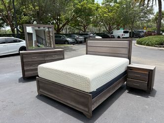Beautiful Bedroom Set Queen Size Solid Wood Gray Color In Excellent Condition by Malaysia Furniture