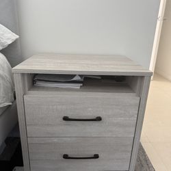 Modern Light Wood (2) Nightstands & Matching 5-Drawer Dresser Set