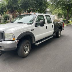 2004 Ford F250 super duty Quad cab 8 foot Bed with Snow Plow