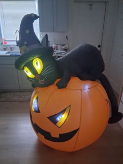 Halloween inflatable 5.5ft
