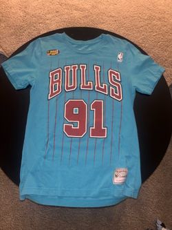 BUNDLE OF GRAPHIC TEES
