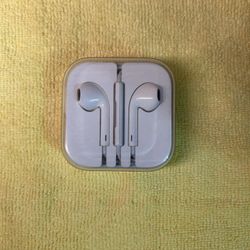 Apple Earpods (Lightning Connector)