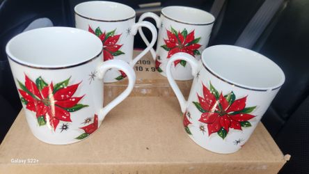 Free  Christmas coffee cups.