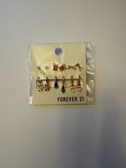 Forever 21 Christmas Earring Set