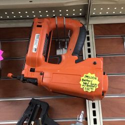 Paslode Battery Nail Gun W/Battery