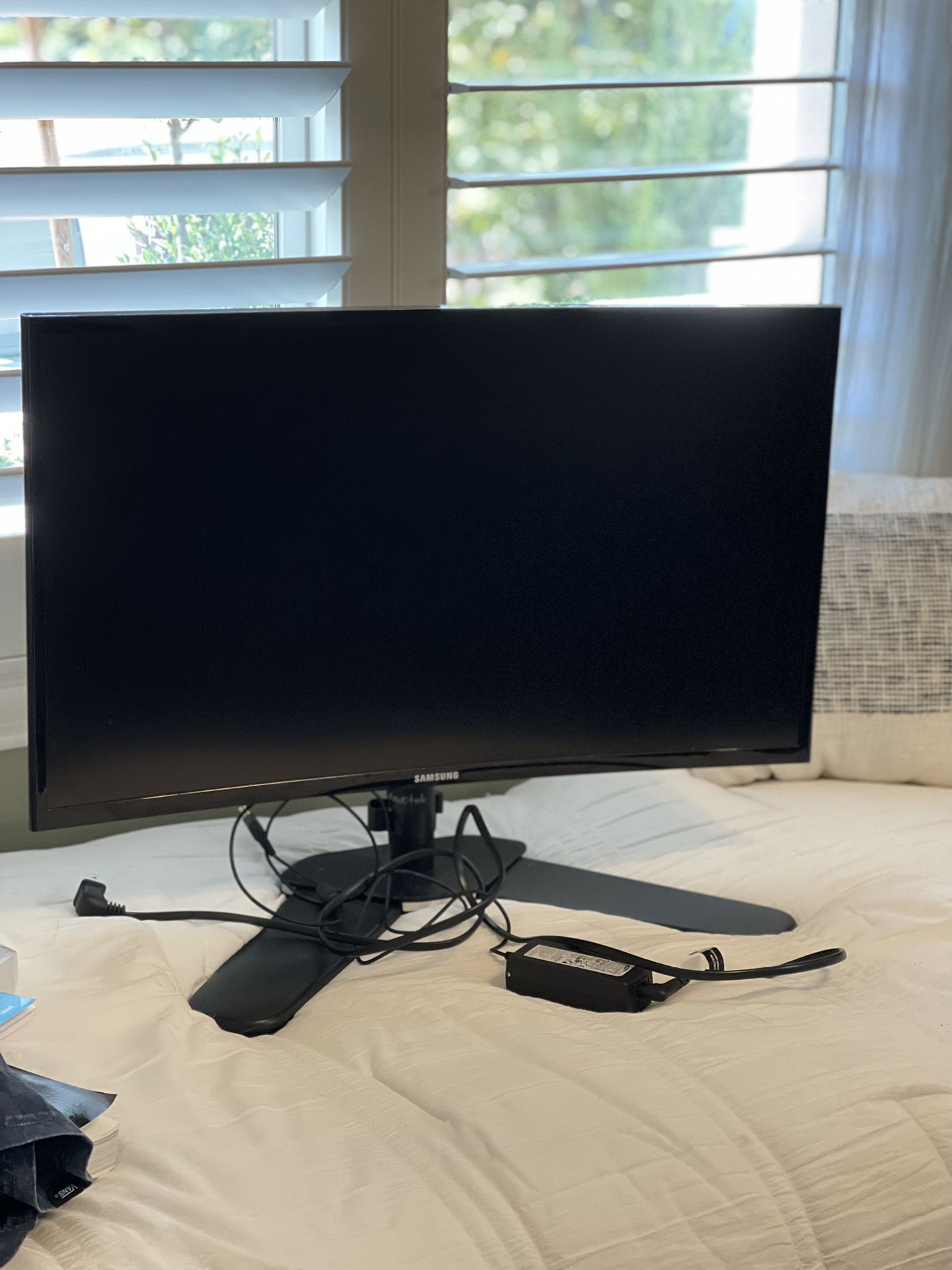 27” Inch Curved monitor 
