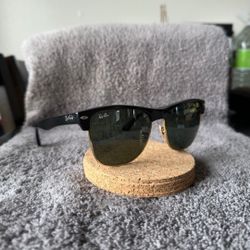 Ray-Ban Sunglasses CLUBMASTER
OVERSIZED RB 4175 877 BIack-Gold
Frame G-15 Lenses