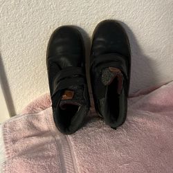 CARTER’S Black/beige. Velcro Toddlers boots 🥾. Size 12.