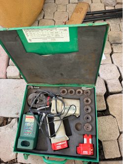 Greenlee Gator 12V Battery Powered Hydraulic Cable Crimper Kit (with Dies)