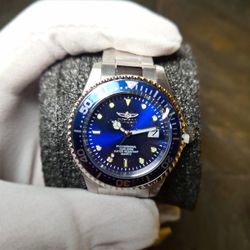 Blue and silver Invicta 40mm professional diver watch 