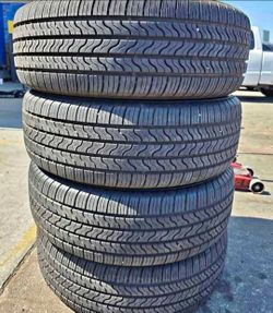 🎃 225 65 17 Bridgestone tires Con 80% de Vida Las 4