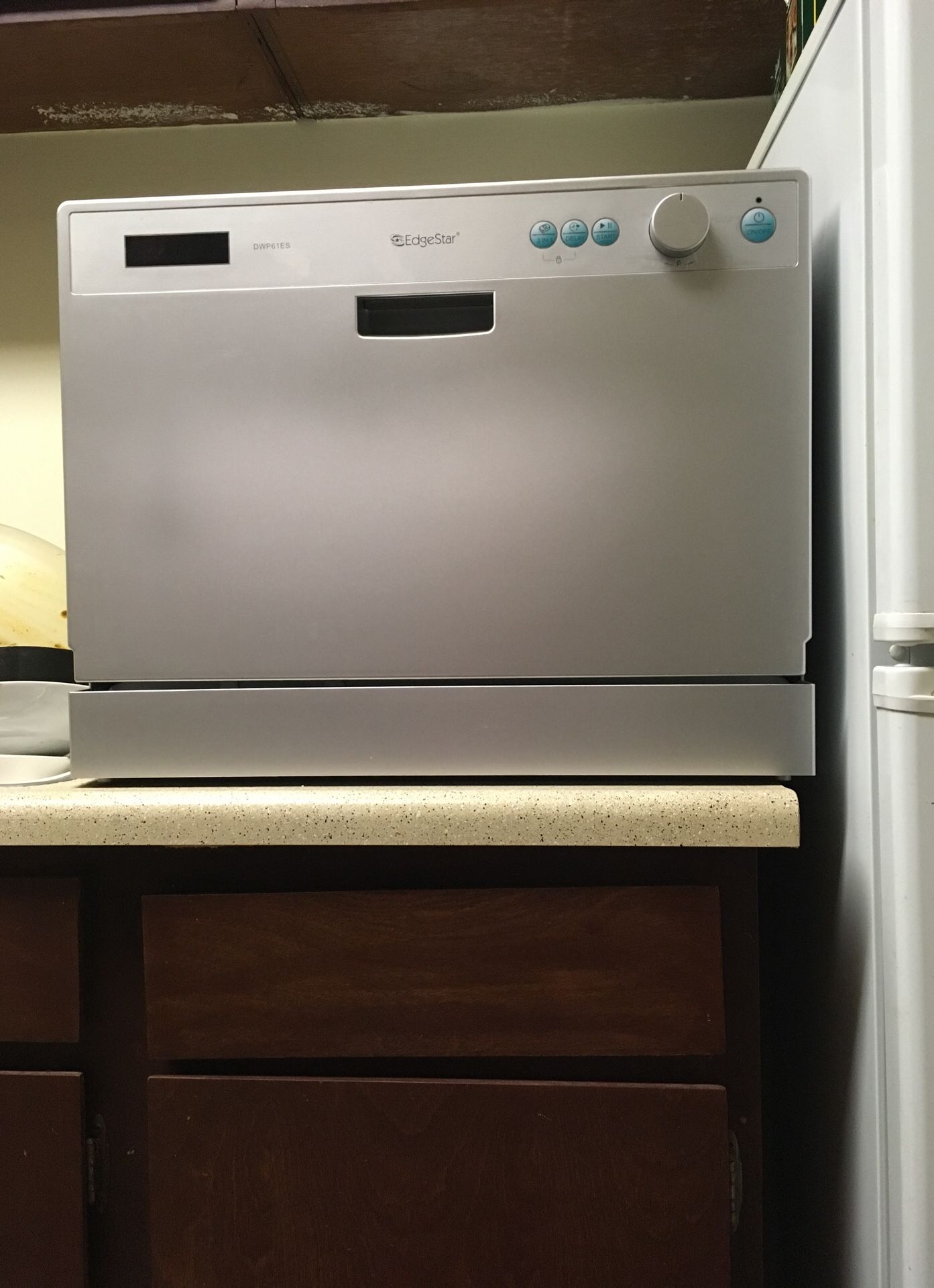 Edgestar DWP61ES counter top dishwasher