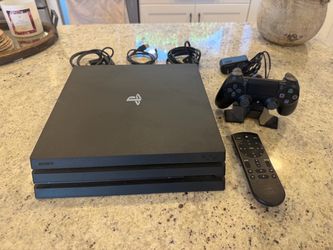 PS4 Pro Console Bundle with GTA5