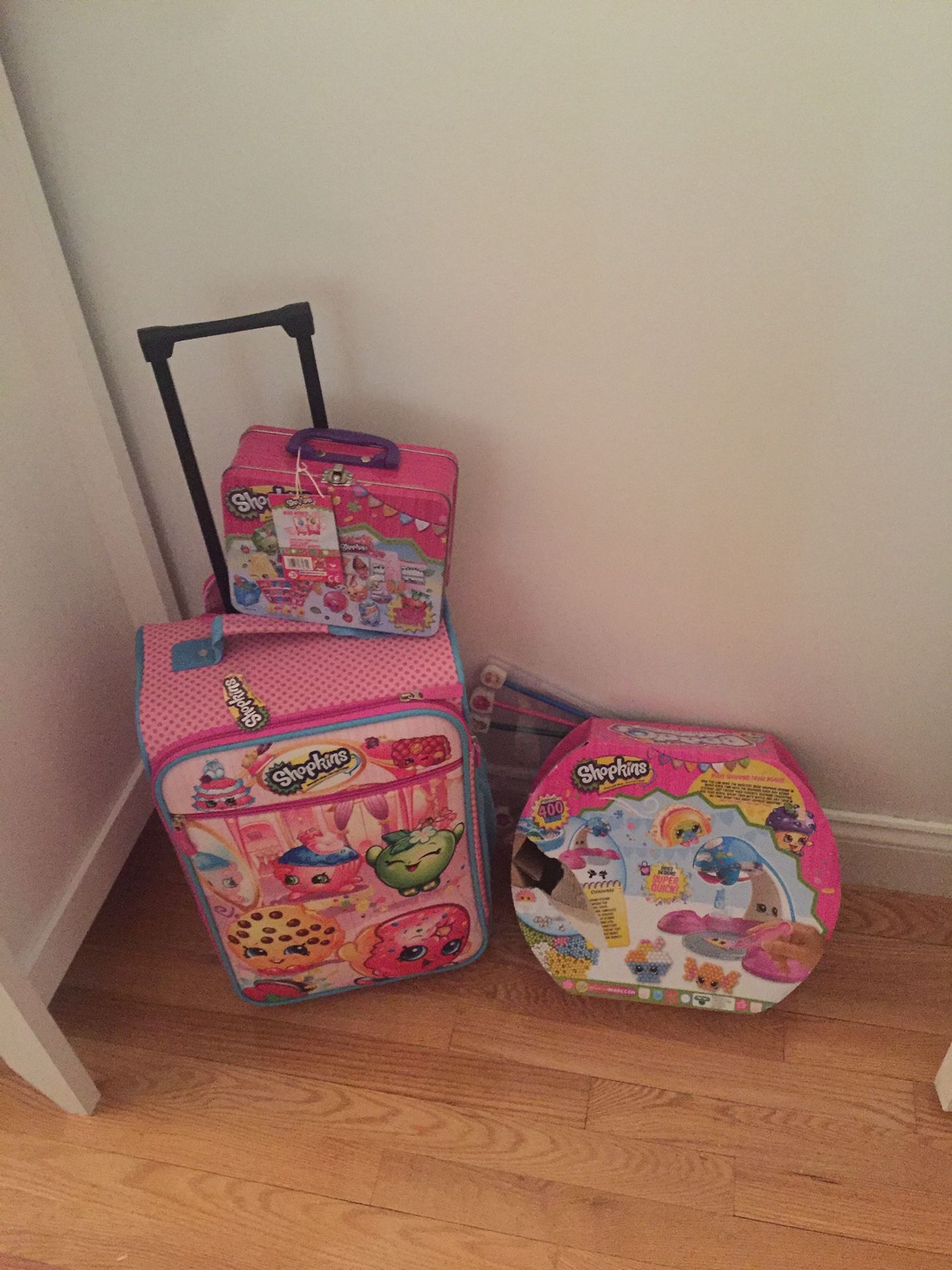 Shopkins suitcase. Lunchbox and kit