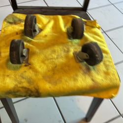 (4)  Swivel Wheels