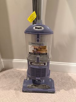 SHARK Navigator Lift-Away Vacuum