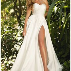 BRAND NEW WEDDING DRESS XL 