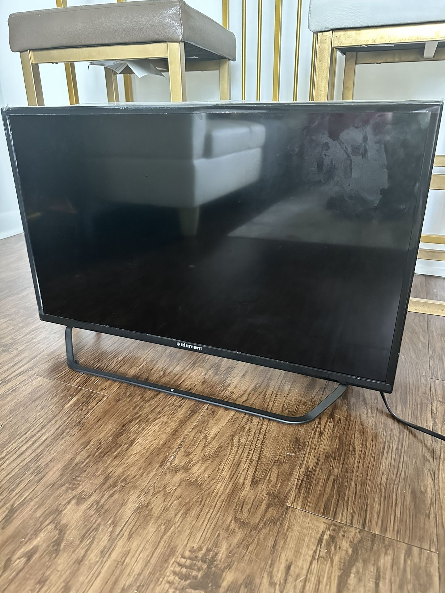 32  inch TV  With Roku Remote 