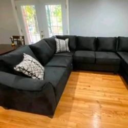 Black Sectional Couch 