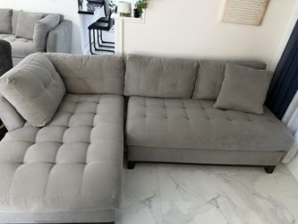 Sectional w/ Coffee Table