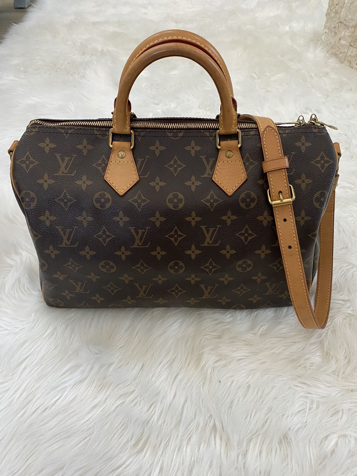 Authentic Louis Vuitton Monogram Speedy 35 Bandolier
