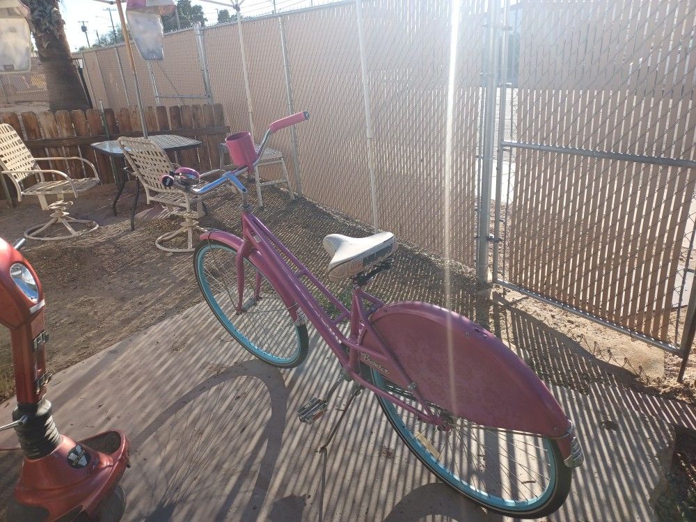 28-in Pink Bike For Sale In Good Condition