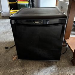 Mini fridge 