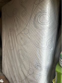 Queen Size Mattress 12’In Foam medium