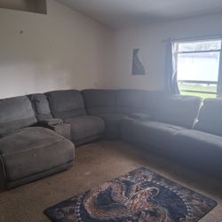 Beautiful Gray Sectional Couch 