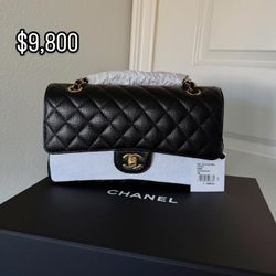 CHANEL medium Black Classic 