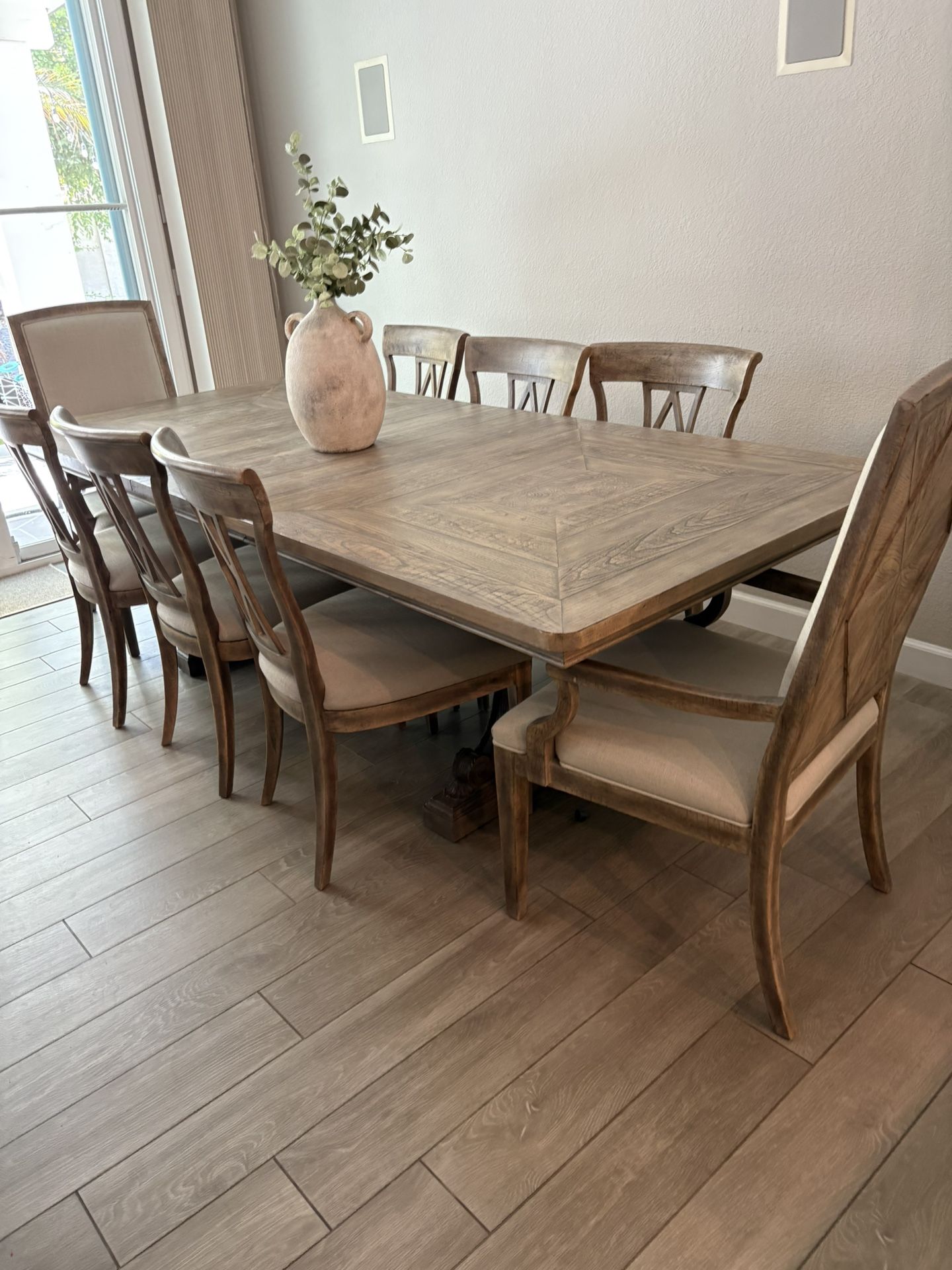 Bassett Woodridge Rectangular Dining Table + 8 Chairs – Elegant & Sturdy