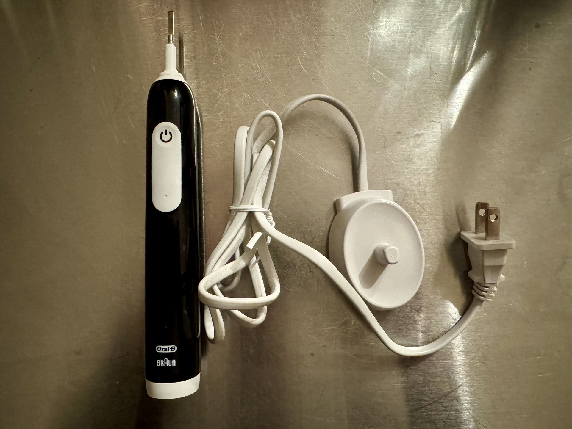 Oral B Electric Toothbrush With Charger