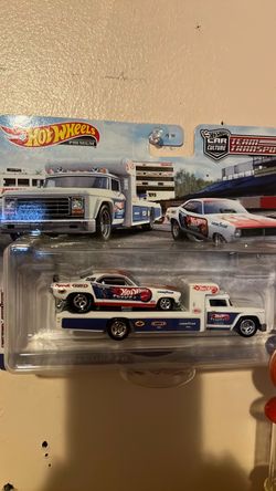 Hotwheels team transport 1/64