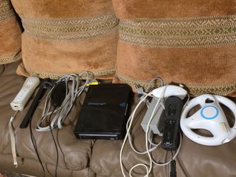 Nintendo Wii RVL-101 Video Game System w Wires/2 controllers Tested Works