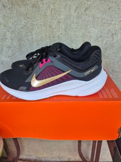 Nike Air Quest 5 size women's 4.5