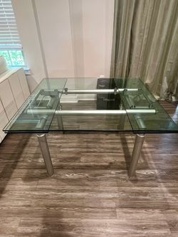 Expandable Italian Tempered Glass Table