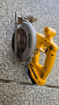 DEWALT Circular saw 6 1/2