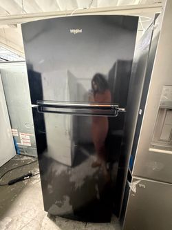 Whirlpool Black Top-Freezer Refrigerator