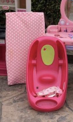 Changing table and bathtub