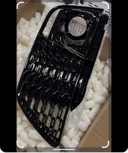  Compatible For Audi RSQ5 RS Q5 2018 2019 Car Front Bumper Fog Lamp Grills Fog Light Grills In Racing Grills ABS Replacement, One pair 