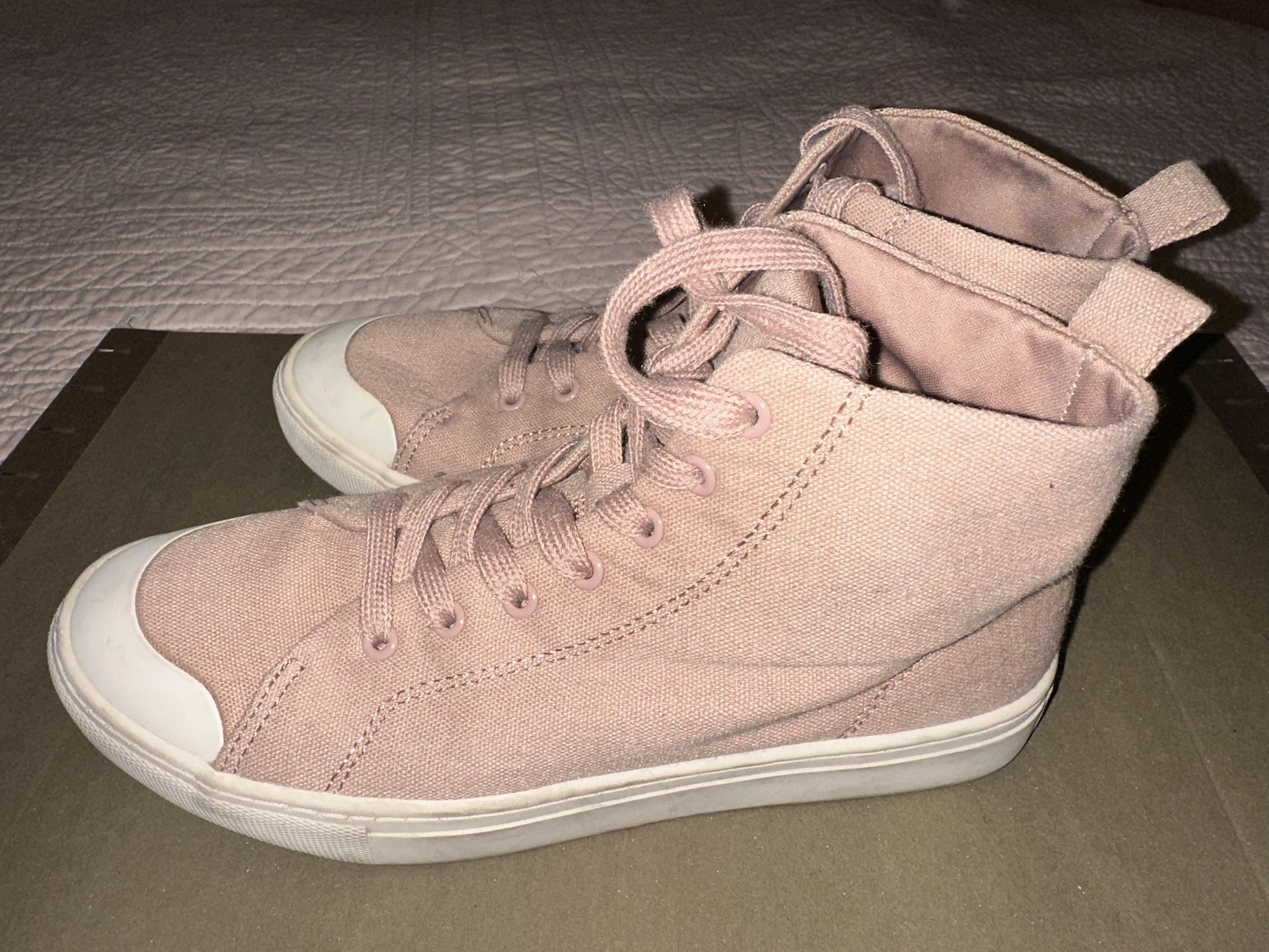 Woman Size 7.5 Shoes
