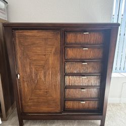 Dresser