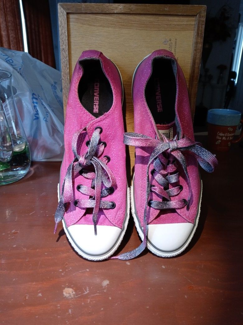 Bright Fuchsia CONVERS ALL STAR CHUCK TAYLOR SIZE 6