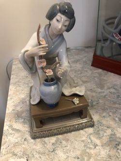Lladro Asian woman