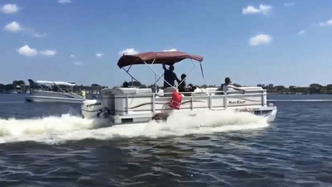 2002 Party craft Pontoon boat 22”