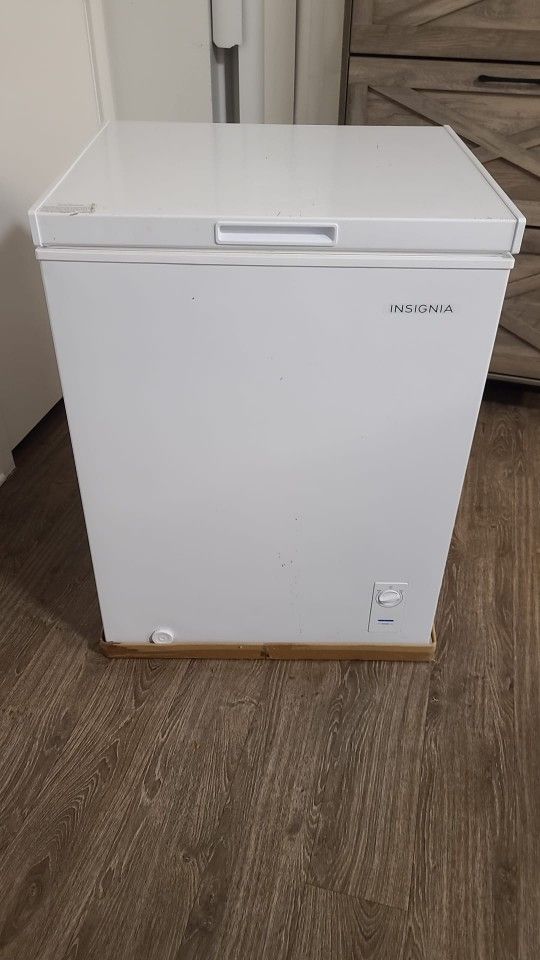 Freezer Insignia Excellent Condition