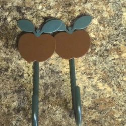 Vintage Apple-Shaped Double Wall Hooks - Decorative Metal Coat & Key Hangers, Set of 2