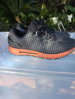 TENNIS SHOES