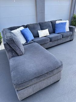 Perfect shape Ashley’s furniture sectional couch !!