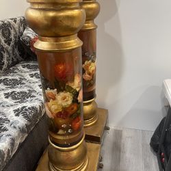 Nuevas y muy bonitas columnas para el salón, salones o cualquier rincón de la casa. Sus colores son elegantes y el dibujo está hecho a mano. El número